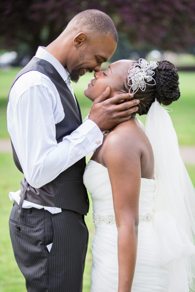 LM Photography - Kissing newly weds