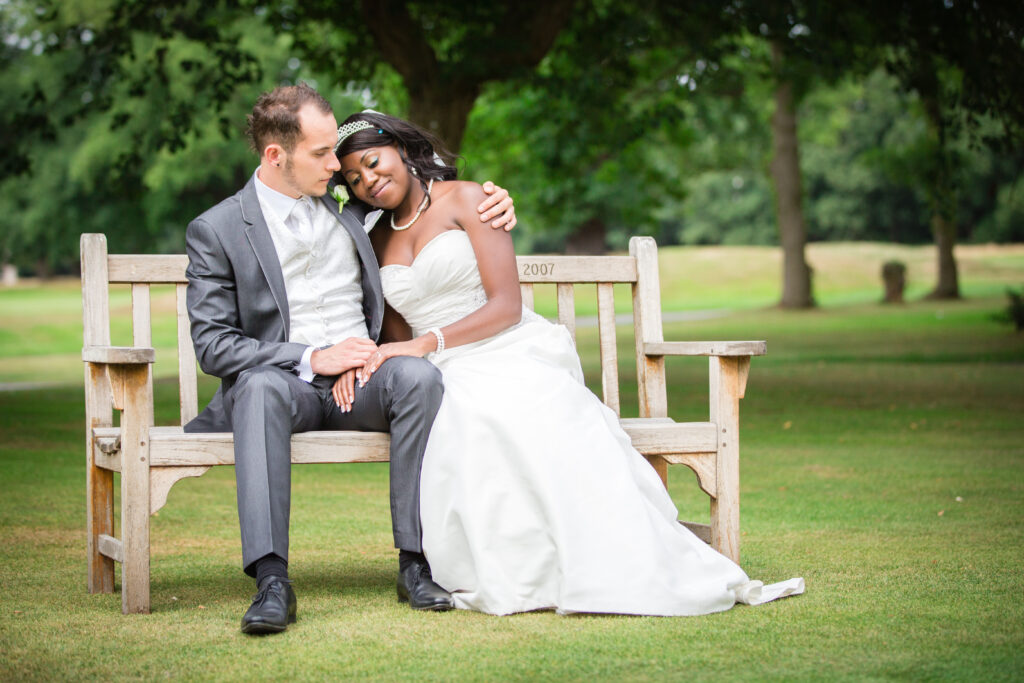 LM Photography - Wedding couple in the park